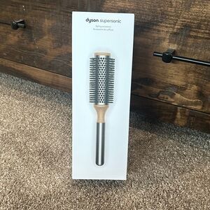 Dyson Supersonic Styling Brush in Silver and Tan